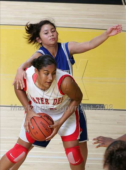 Thumbnail 3 in Eastlake vs. Mater Dei (So Cal Holiday Classic) photogallery.