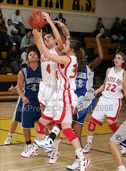 Thumbnail 1 in Eastlake vs. Mater Dei (So Cal Holiday Classic) photogallery.