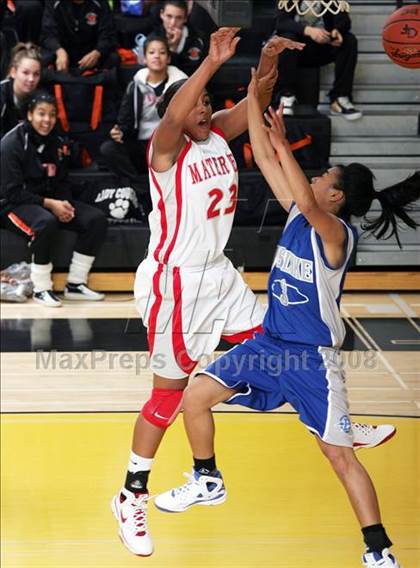 Thumbnail 2 in Eastlake vs. Mater Dei (So Cal Holiday Classic) photogallery.
