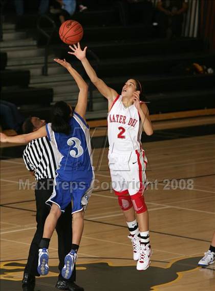 Thumbnail 1 in Eastlake vs. Mater Dei (So Cal Holiday Classic) photogallery.