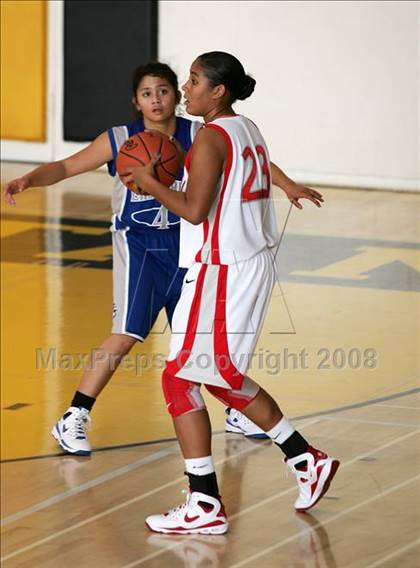 Thumbnail 2 in Eastlake vs. Mater Dei (So Cal Holiday Classic) photogallery.