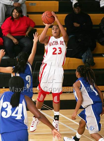 Thumbnail 1 in Eastlake vs. Mater Dei (So Cal Holiday Classic) photogallery.