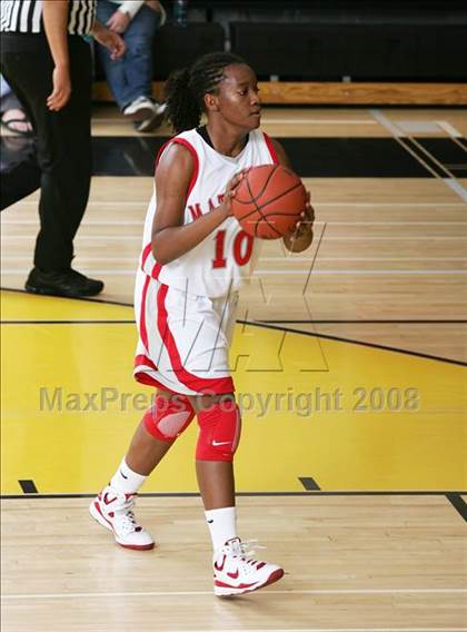 Thumbnail 3 in Eastlake vs. Mater Dei (So Cal Holiday Classic) photogallery.