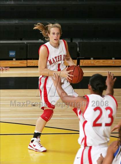 Thumbnail 2 in Eastlake vs. Mater Dei (So Cal Holiday Classic) photogallery.