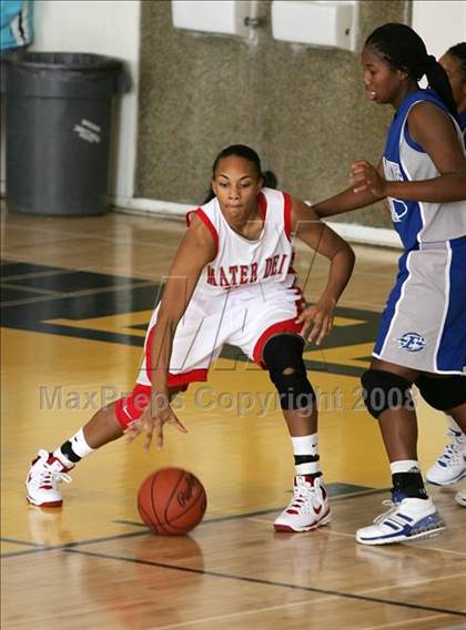 Thumbnail 3 in Eastlake vs. Mater Dei (So Cal Holiday Classic) photogallery.