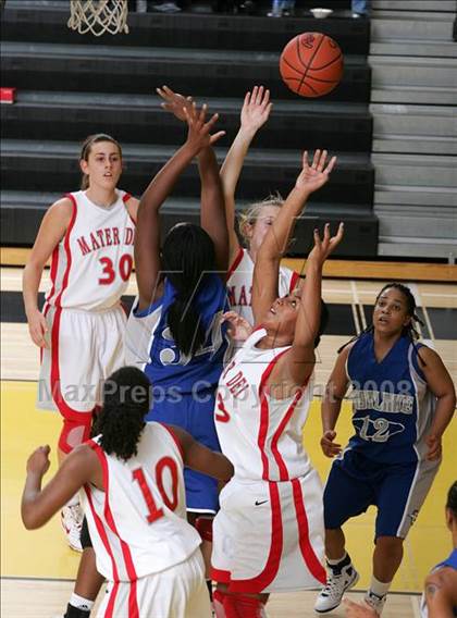 Thumbnail 3 in Eastlake vs. Mater Dei (So Cal Holiday Classic) photogallery.