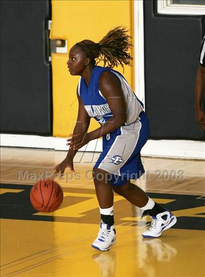 Thumbnail 1 in Eastlake vs. Mater Dei (So Cal Holiday Classic) photogallery.