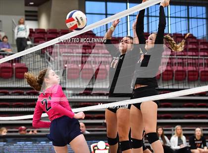 Thumbnail 3 in Shiloh Christian vs. Batesville (AAA 4A Quarterfinal Playoff) photogallery.