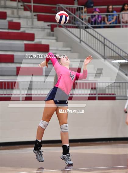 Thumbnail 1 in Shiloh Christian vs. Batesville (AAA 4A Quarterfinal Playoff) photogallery.