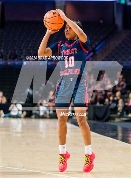 Thumbnail 2 in Terry Sanford vs South Central (NCHSAA 3A Regional Final) photogallery.