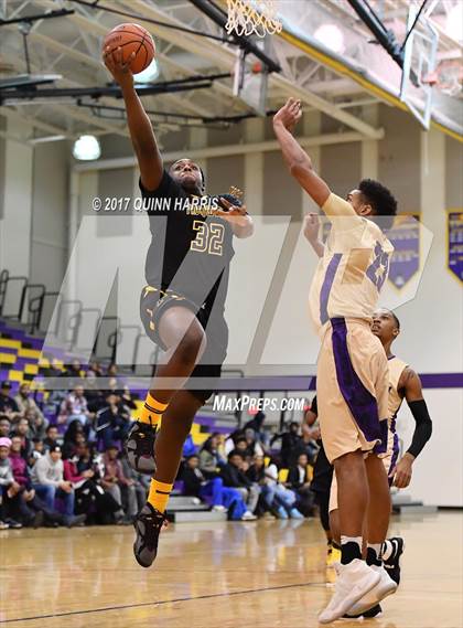 Thumbnail 2 in Thornwood vs Thornton Fractional North (Bob Hambric Shootout) photogallery.