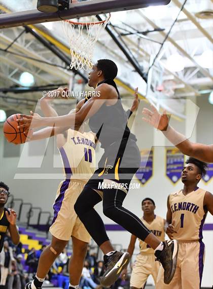 Thumbnail 1 in Thornwood vs Thornton Fractional North (Bob Hambric Shootout) photogallery.