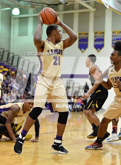 Thumbnail 3 in Thornwood vs Thornton Fractional North (Bob Hambric Shootout) photogallery.
