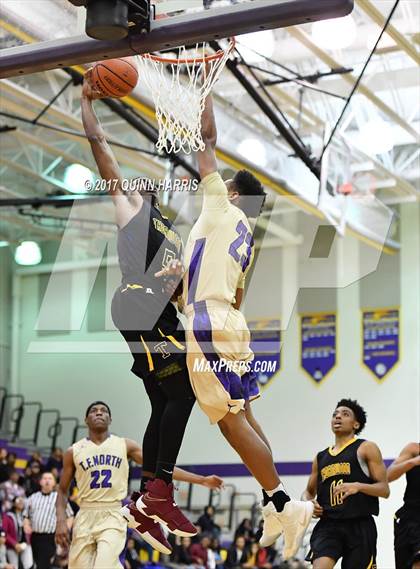 Thumbnail 3 in Thornwood vs Thornton Fractional North (Bob Hambric Shootout) photogallery.