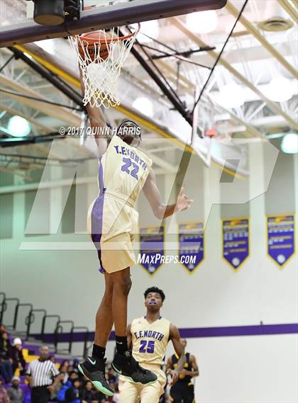Thumbnail 1 in Thornwood vs Thornton Fractional North (Bob Hambric Shootout) photogallery.