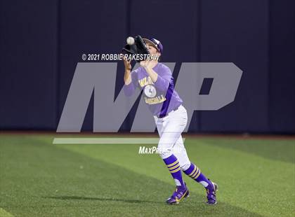 Thumbnail 1 in Hallsville vs. Wakeland (UIL 5A Regional Finals Game 2) photogallery.