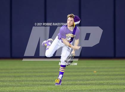 Thumbnail 2 in Hallsville vs. Wakeland (UIL 5A Regional Finals Game 2) photogallery.