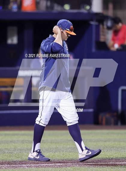 Thumbnail 1 in Hallsville vs. Wakeland (UIL 5A Regional Finals Game 2) photogallery.