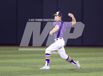 Thumbnail 1 in Hallsville vs. Wakeland (UIL 5A Regional Finals Game 2) photogallery.
