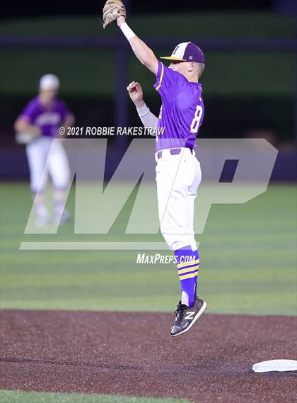 Thumbnail 2 in Hallsville vs. Wakeland (UIL 5A Regional Finals Game 2) photogallery.