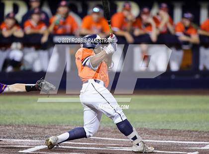 Thumbnail 3 in Hallsville vs. Wakeland (UIL 5A Regional Finals Game 2) photogallery.