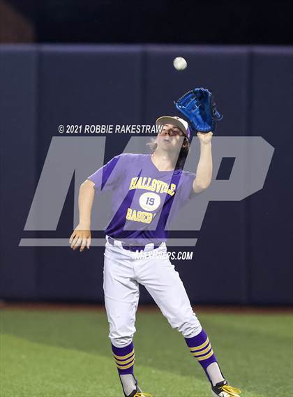 Thumbnail 2 in Hallsville vs. Wakeland (UIL 5A Regional Finals Game 2) photogallery.