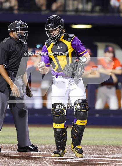 Thumbnail 3 in Hallsville vs. Wakeland (UIL 5A Regional Finals Game 2) photogallery.
