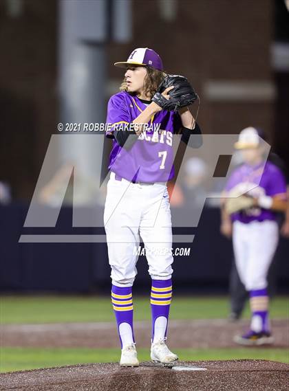 Thumbnail 2 in Hallsville vs. Wakeland (UIL 5A Regional Finals Game 2) photogallery.