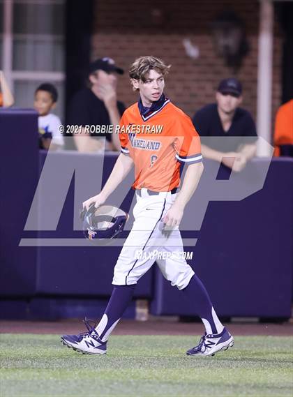 Thumbnail 3 in Hallsville vs. Wakeland (UIL 5A Regional Finals Game 2) photogallery.