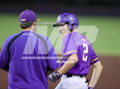 Thumbnail 2 in Hallsville vs. Wakeland (UIL 5A Regional Finals Game 2) photogallery.