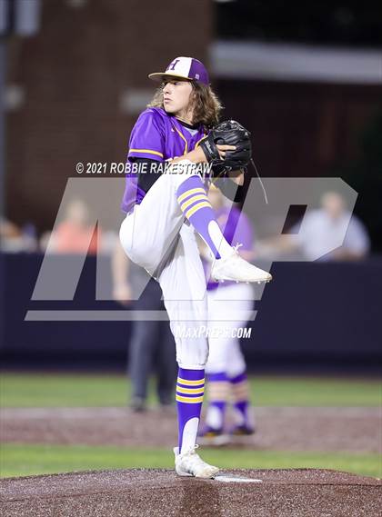 Thumbnail 2 in Hallsville vs. Wakeland (UIL 5A Regional Finals Game 2) photogallery.