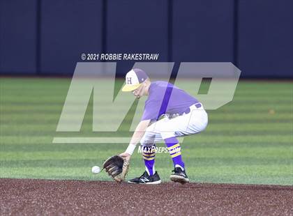 Thumbnail 3 in Hallsville vs. Wakeland (UIL 5A Regional Finals Game 2) photogallery.