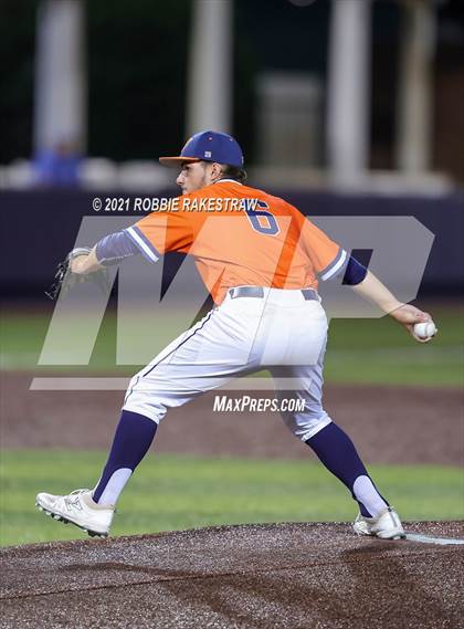 Thumbnail 1 in Hallsville vs. Wakeland (UIL 5A Regional Finals Game 2) photogallery.
