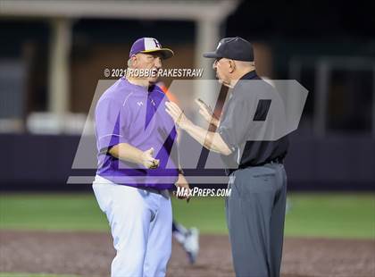 Thumbnail 1 in Hallsville vs. Wakeland (UIL 5A Regional Finals Game 2) photogallery.