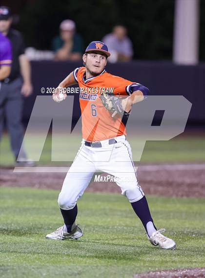 Thumbnail 3 in Hallsville vs. Wakeland (UIL 5A Regional Finals Game 2) photogallery.