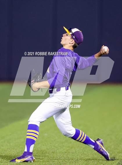 Thumbnail 2 in Hallsville vs. Wakeland (UIL 5A Regional Finals Game 2) photogallery.