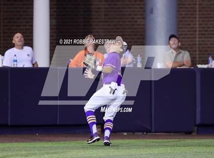Thumbnail 2 in Hallsville vs. Wakeland (UIL 5A Regional Finals Game 2) photogallery.