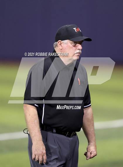 Thumbnail 3 in Hallsville vs. Wakeland (UIL 5A Regional Finals Game 2) photogallery.