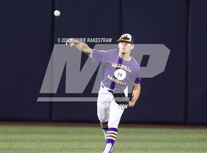 Thumbnail 3 in Hallsville vs. Wakeland (UIL 5A Regional Finals Game 2) photogallery.