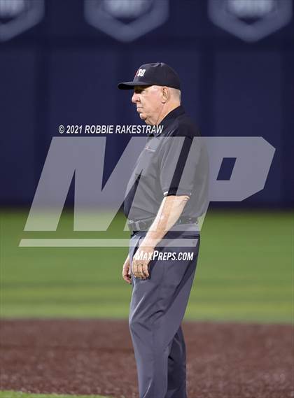 Thumbnail 1 in Hallsville vs. Wakeland (UIL 5A Regional Finals Game 2) photogallery.