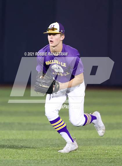 Thumbnail 1 in Hallsville vs. Wakeland (UIL 5A Regional Finals Game 2) photogallery.