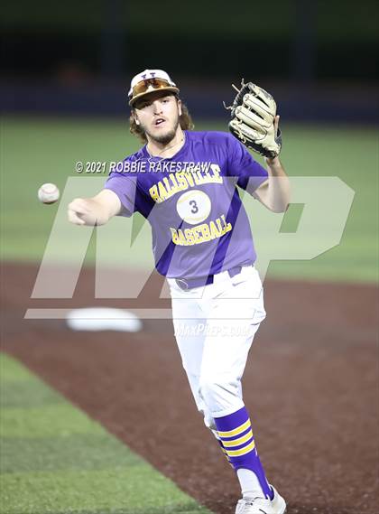 Thumbnail 2 in Hallsville vs. Wakeland (UIL 5A Regional Finals Game 2) photogallery.