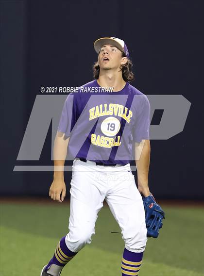 Thumbnail 2 in Hallsville vs. Wakeland (UIL 5A Regional Finals Game 2) photogallery.