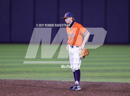 Thumbnail 2 in Hallsville vs. Wakeland (UIL 5A Regional Finals Game 2) photogallery.