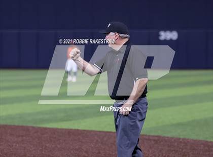 Thumbnail 2 in Hallsville vs. Wakeland (UIL 5A Regional Finals Game 2) photogallery.