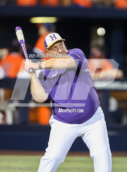 Thumbnail 2 in Hallsville vs. Wakeland (UIL 5A Regional Finals Game 2) photogallery.