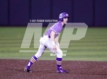 Thumbnail 1 in Hallsville vs. Wakeland (UIL 5A Regional Finals Game 2) photogallery.