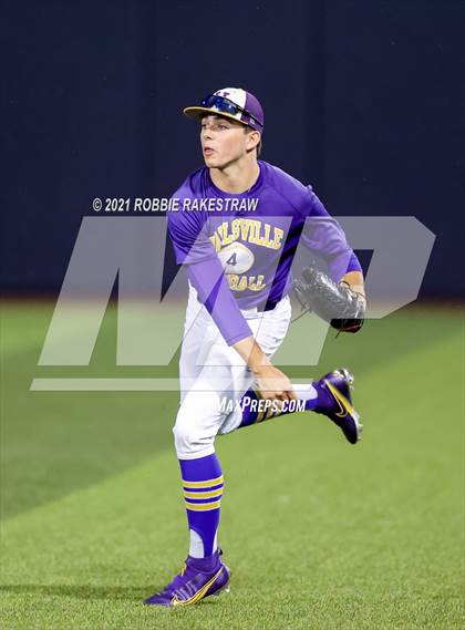 Thumbnail 3 in Hallsville vs. Wakeland (UIL 5A Regional Finals Game 2) photogallery.