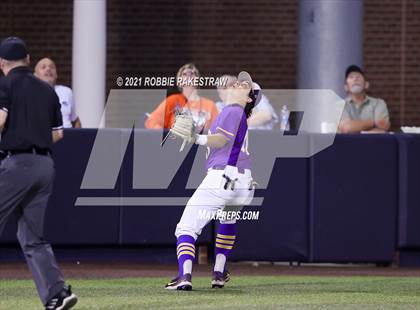 Thumbnail 1 in Hallsville vs. Wakeland (UIL 5A Regional Finals Game 2) photogallery.