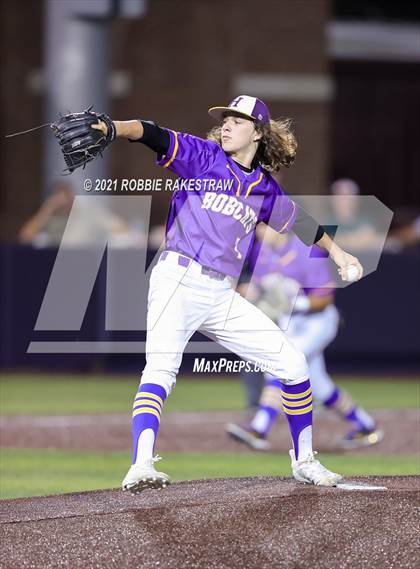 Thumbnail 3 in Hallsville vs. Wakeland (UIL 5A Regional Finals Game 2) photogallery.